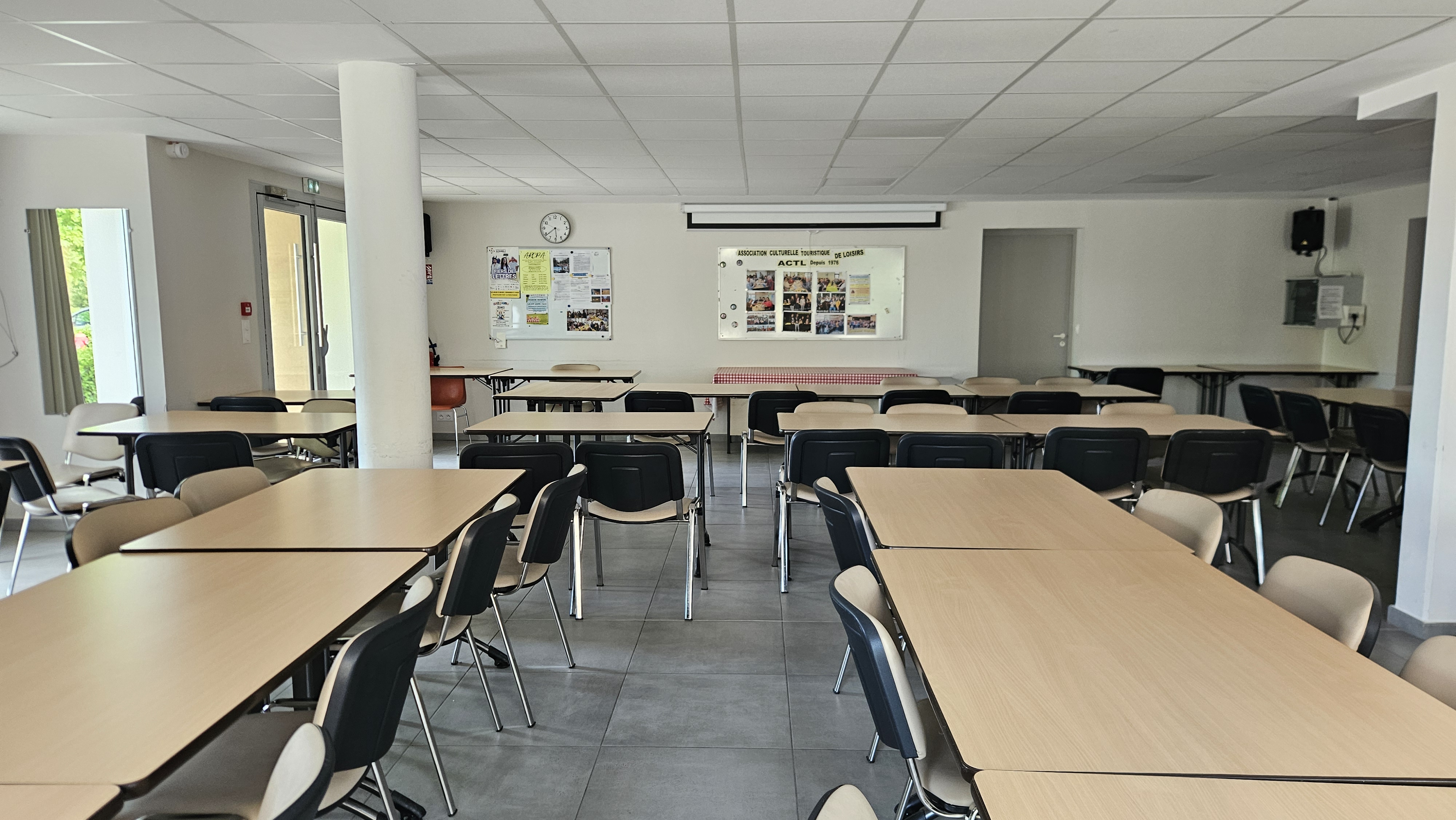 6 - Salle Léa SOURGEN (ex des Vignes)